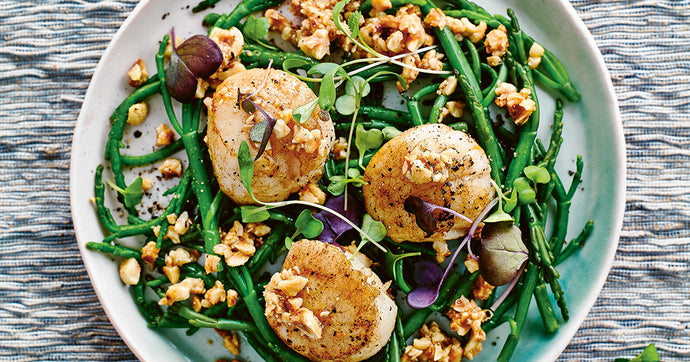 Seared Scallops with Samphire and Hazelnut Crumble